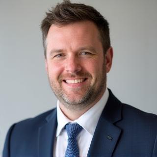 Professionelles Porträt von Markus Weber, CEO von AlpenTreuhand AG